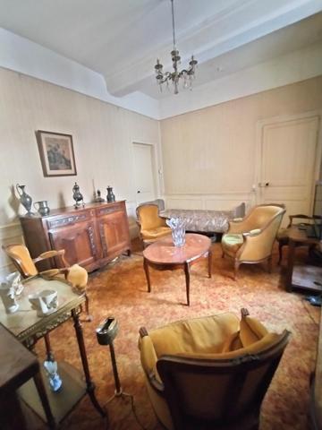 Maison de Caractère 7 pièces – 5 Chambres – Cour & Garage – Châteaudun