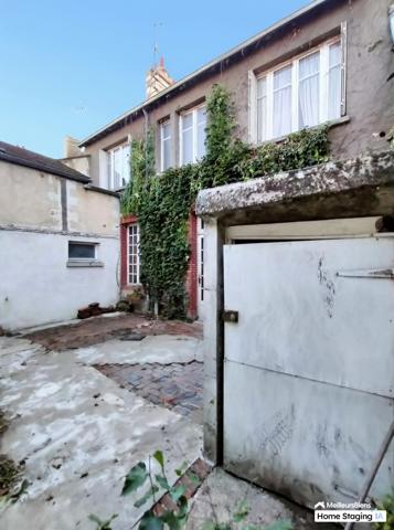 Maison de Caractère 7 pièces – 5 Chambres – Cour & Garage – Châteaudun