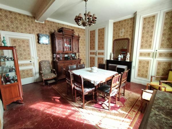 Maison de Caractère 7 pièces – 5 Chambres – Cour & Garage – Châteaudun