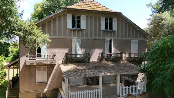 A vendre - Maison atypique avec gros potentiel aux portes de Lalinde !