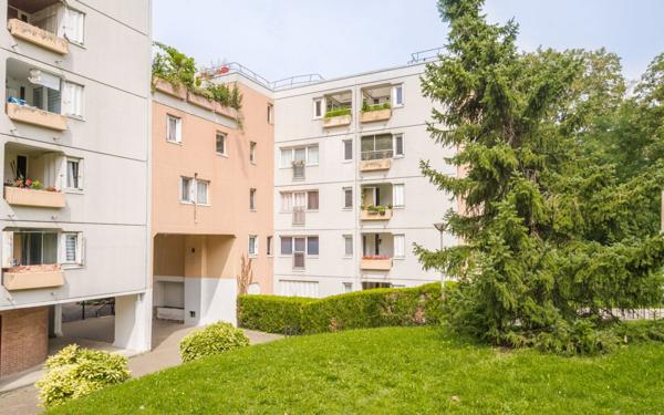 Appartement à vendre    4 pièces • 81,48 m2 Clichy-sous-Bois
