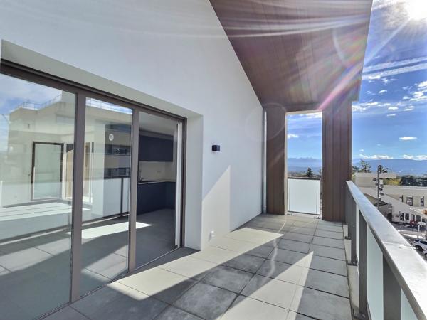 Gex (01170) Appartement dernier étage avec trois chambres et deux terrasses