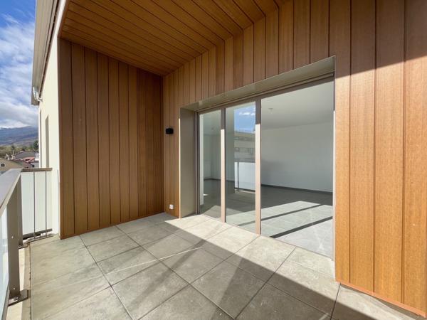 Gex (01170) Appartement dernier étage avec trois chambres et deux terrasses