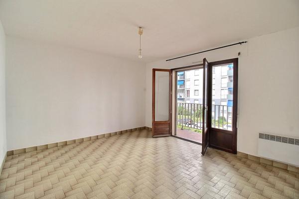 CASTELNAU-LE-LEZ - arrêt de tram Clairval - Studio avec balcon et parking