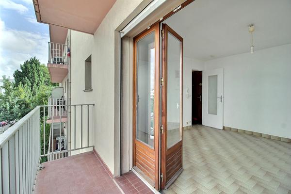 CASTELNAU-LE-LEZ - arrêt de tram Clairval - Studio avec balcon et parking