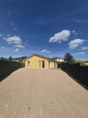 Petite maison mitoyenne avec terrain