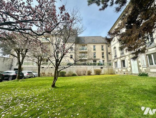 NOUVEAUTE - HYPER CENTRE  - DERNIER ETAGE - ASCENSEUR