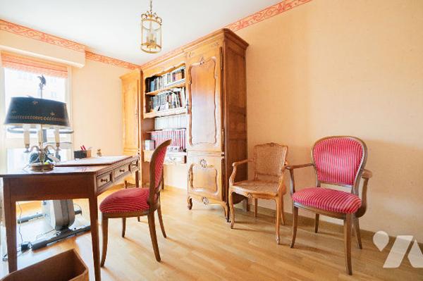 NOUVEAUTE - HYPER CENTRE  - DERNIER ETAGE - ASCENSEUR