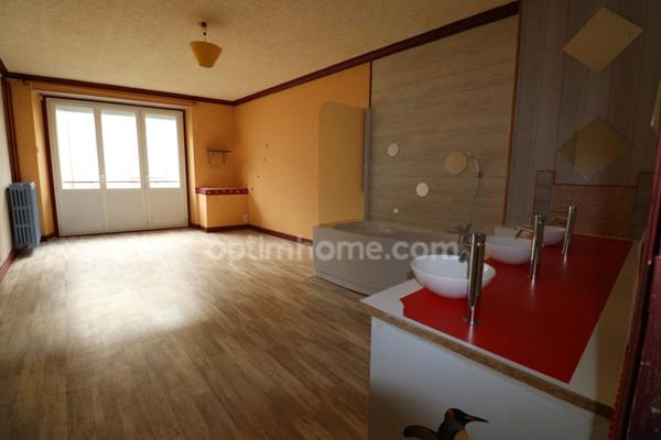 MAISON DE CENTRE VILLE DE 134 M² - 4 CHAMBRES - 91 000 € - LE DORAT 87210
