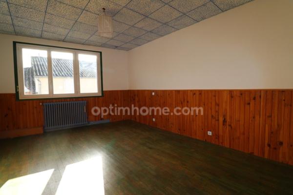 MAISON DE CENTRE VILLE DE 134 M² - 4 CHAMBRES - 91 000 € - LE DORAT 87210
