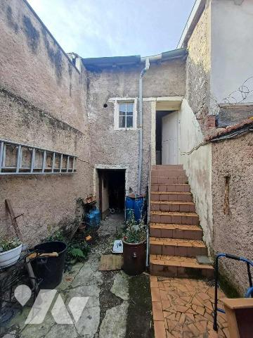 ROSIERES AUX SALINES

À VENDRE - MAISON À RÉNOVER ENTIÈREMENT AVEC DÉPENDANCE & JARDIN - COEU...