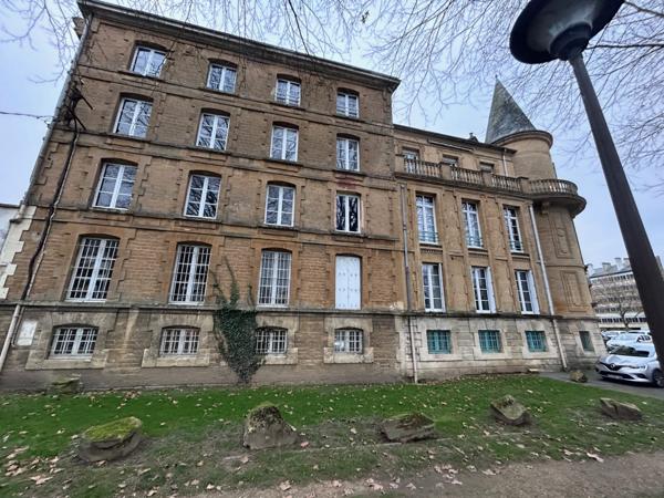 Immeuble dans Sedan