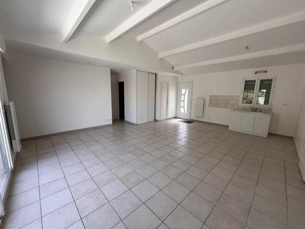 Maison à louer 1 230 € CC Le Château-d'Oléron 4 p 87 m² DPE D
