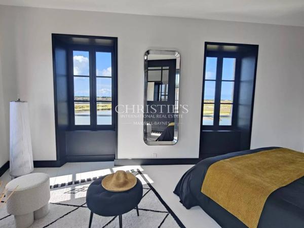 ILE DE RE- VILLA ET SON ANNEXE AVEC VUE PANORAMIQUE SUR LES MARAIS