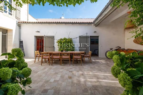 ILE DE RE- VILLA ET SON ANNEXE AVEC VUE PANORAMIQUE SUR LES MARAIS