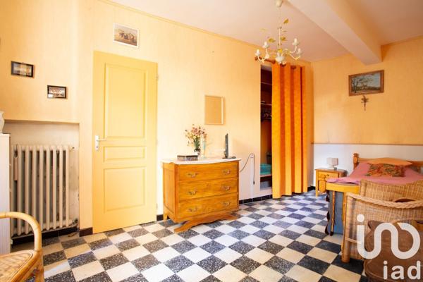Maison de village 4 pièces de 200 m² à Estézargues (30390)