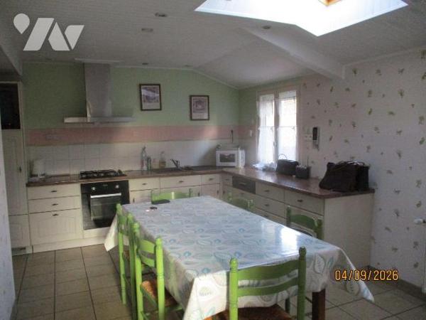 PROCHE COMMERCES et ACCES DIRECT GRANDS AXES

Maison d'habitation comprenant :
-au sous-sol ...