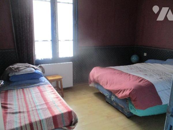 PROCHE COMMERCES et ACCES DIRECT GRANDS AXES

Maison d'habitation comprenant :
-au sous-sol ...