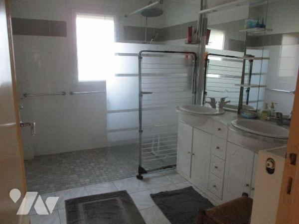 PROCHE COMMERCES et ACCES DIRECT GRANDS AXES

Maison d'habitation comprenant :
-au sous-sol ...