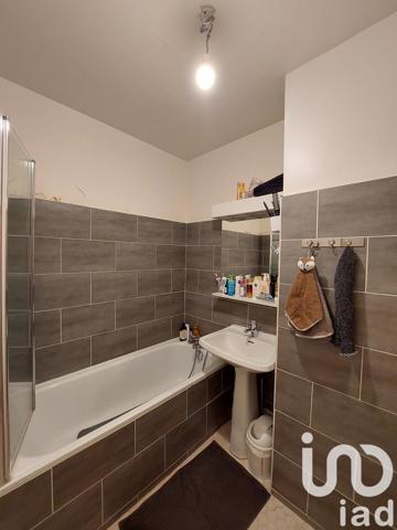 Appartement 3 pièces de 72 m² à Bois-Colombes (92270)