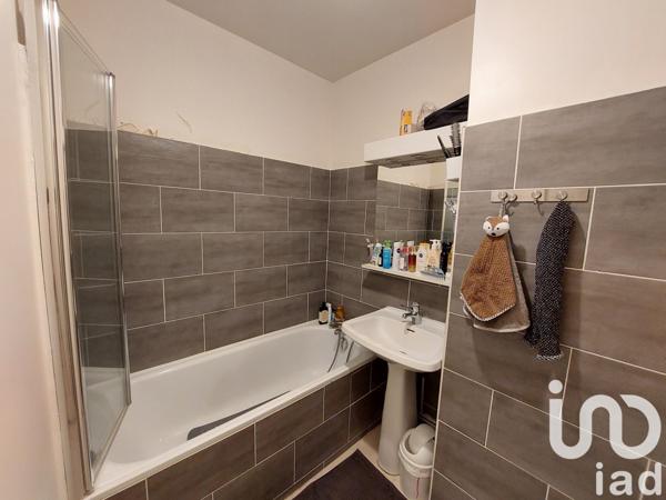 Appartement 3 pièces de 72 m² à Bois-Colombes (92270)