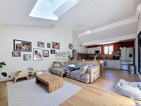 Maison d'environ 260m² à JONQUIERES