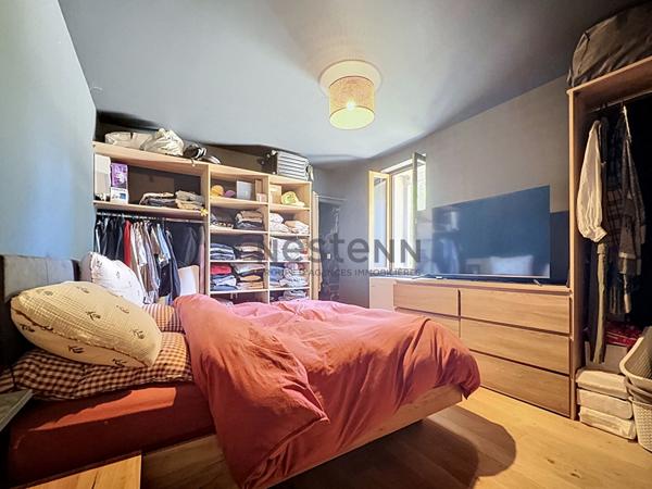 Maison d'environ 260m² à JONQUIERES