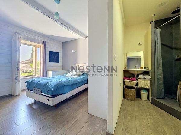 Maison d'environ 260m² à JONQUIERES