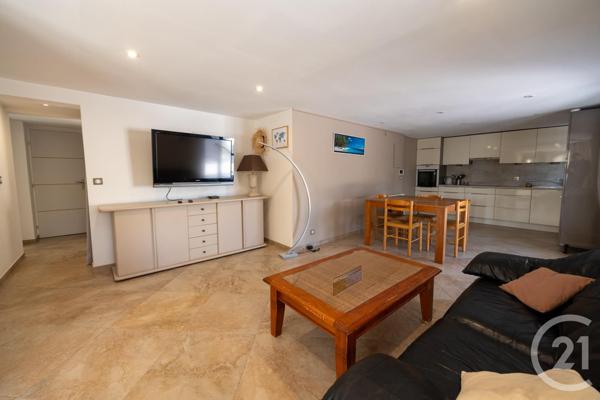 Maison à vendre  8 pièces - 212,61 m2 BORMES LES MIMOSAS - 83