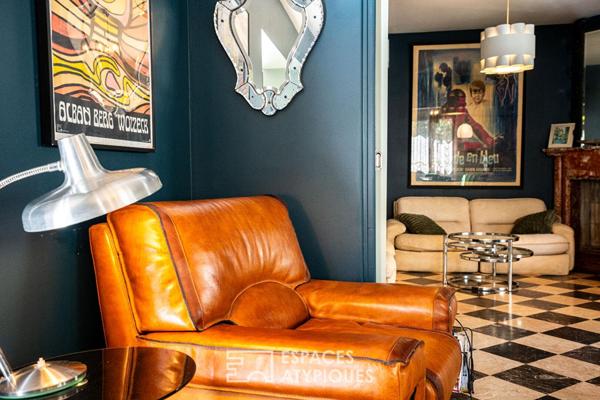 Maison familiale des années 60 rénovée avec piscine au coeur d’un village pittoresque