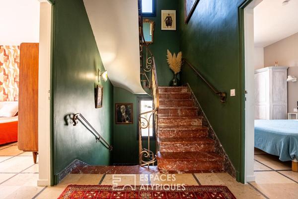 Maison familiale des années 60 rénovée avec piscine au coeur d’un village pittoresque