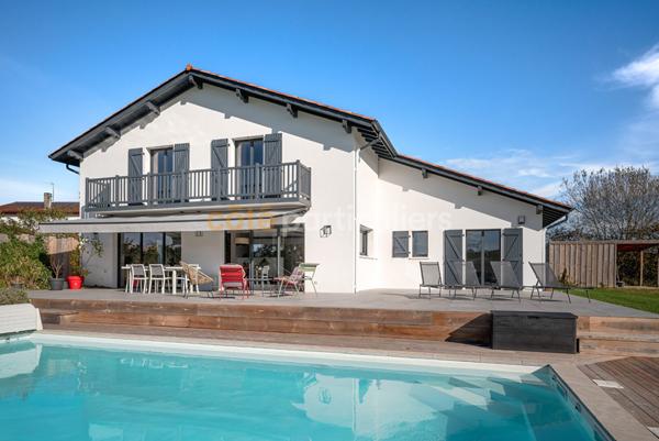 Vente Maison198 m² - 8 Pièces - MOUGUERRE (64990)