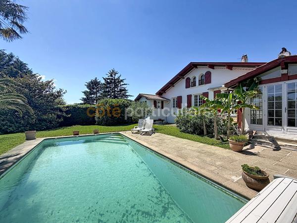 Vente
                Maison198 m² - 8 Pièces -
                    MOUGUERRE (64990)