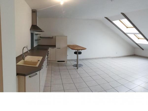 Appartement  récent de deux pieces ,cave et parking , de  70 m² au sol , situé au dernier étage d'une copropriété récente   sur l'axe A31 à  Maizieres -Les-Metz