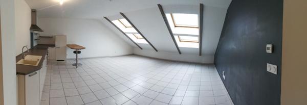 Appartement  récent de deux pieces ,cave et parking , de  70 m² au sol , situé au dernier étage d'une copropriété récente   sur l'axe A31 à  Maizieres -Les-Metz