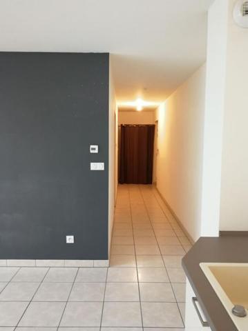 Appartement  récent de deux pieces ,cave et parking , de  70 m² au sol , situé au dernier étage d'une copropriété récente   sur l'axe A31 à  Maizieres -Les-Metz