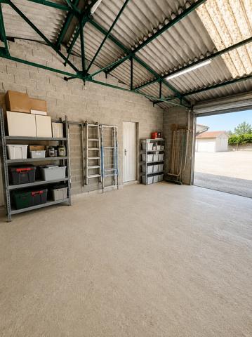 Maison
         1 pièce
        - 250 m² Exclusivité 215 000 € *