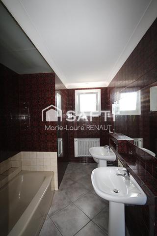 Maison traditionnelle - 4 chambres - Sous-sol 226m² et garage 35m²