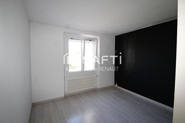 Maison traditionnelle - 4 chambres - Sous-sol 226m² et garage 35m²