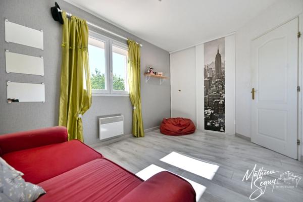 THURINS - Agréable maison sur parcelle de 936 m²