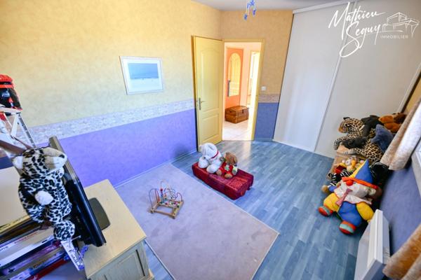 THURINS - Agréable maison sur parcelle de 936 m²