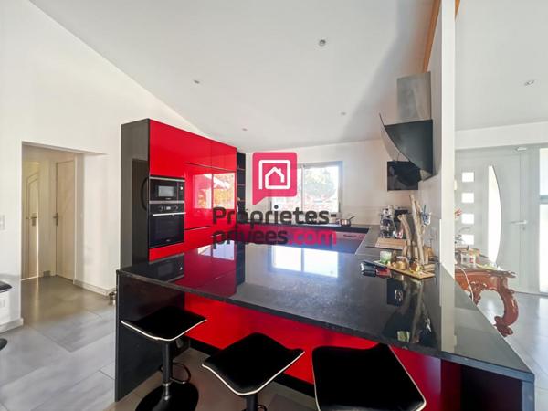 Maison de 200m² avec 4 chambres et piscine