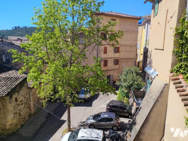 Maison de village avec garage et balcon