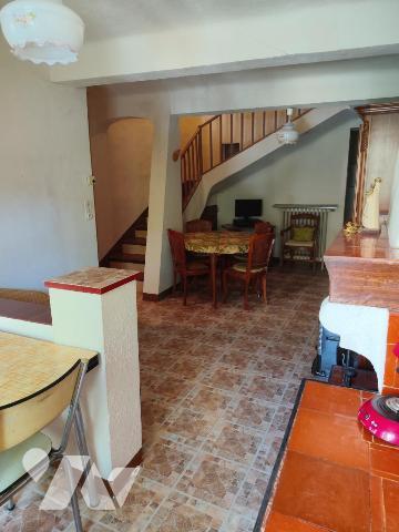 Maison de village avec garage et balcon