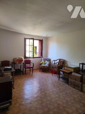 Maison de village avec garage et balcon