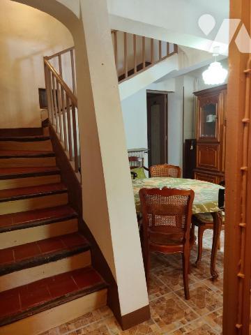 Maison de village avec garage et balcon