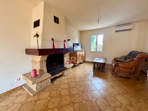 A VENDRE 84120 PERTUIS MAISON TYPE 4 PIECES D'ENVIRON 90 M² AVEC JARDIN ET GARAGE.