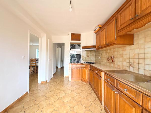 A VENDRE 84120 PERTUIS MAISON TYPE 4 PIECES D'ENVIRON 90 M² AVEC JARDIN ET GARAGE.