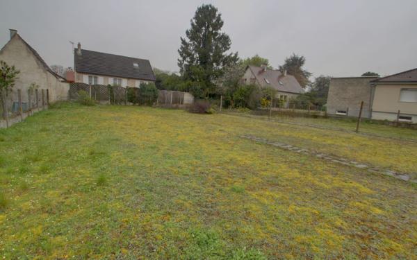 Terrain à vendre    Saran