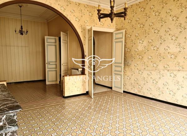 Immeuble bourgeois avec ascenseur – 400 m² exploitables – plein centre de Saint-Ambroix